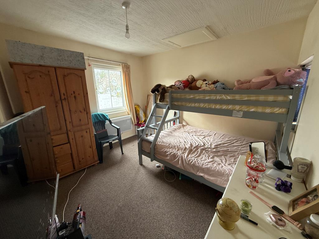Lot: 145 - BLOCK OF THREE FLATS FOR INVESTMENT - Bedroom Flat B